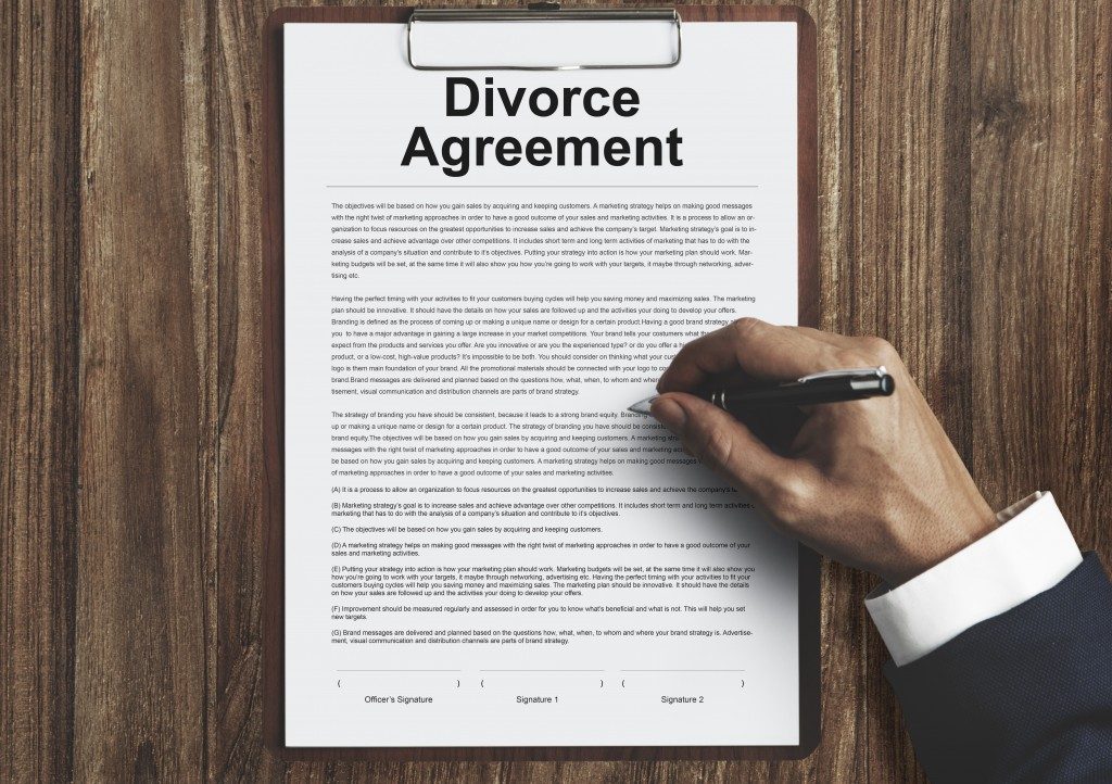 person signing a divorce agreement