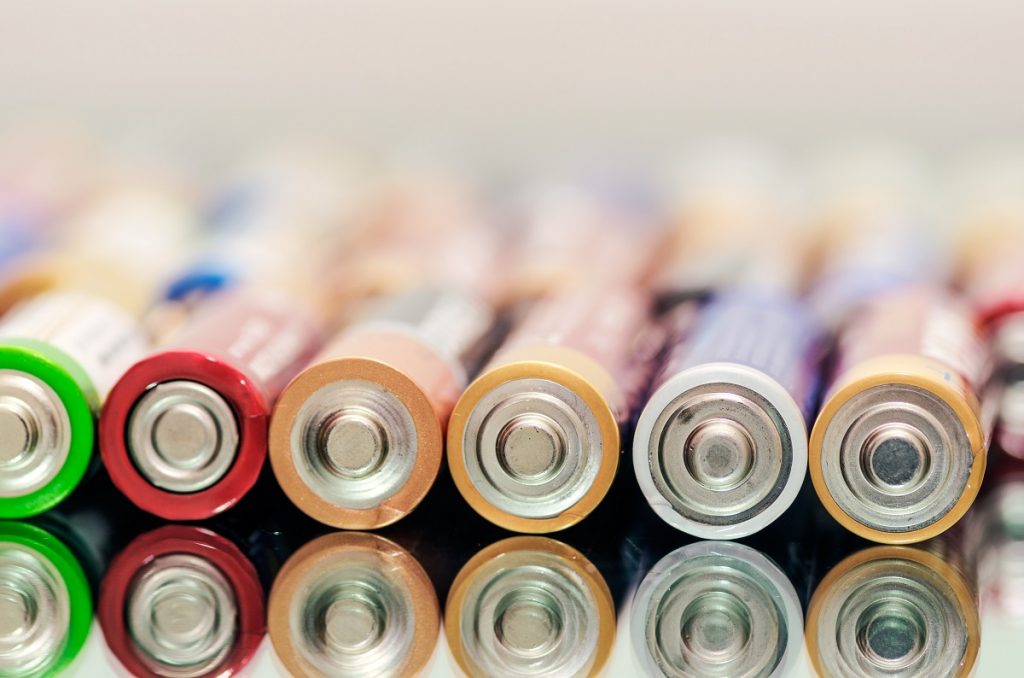 A Comprehensive Comparative Analysis: Lithium vs Alkaline Batteries ...